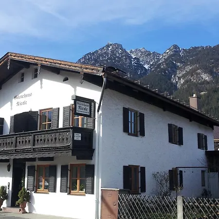 Gaestehaus Nicole 가르미슈파르텐키르헨